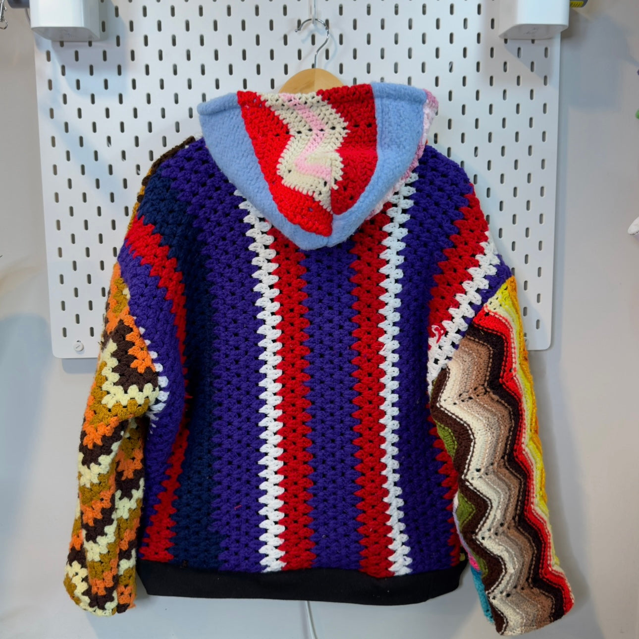 Upcycled crochet hoodie [M]